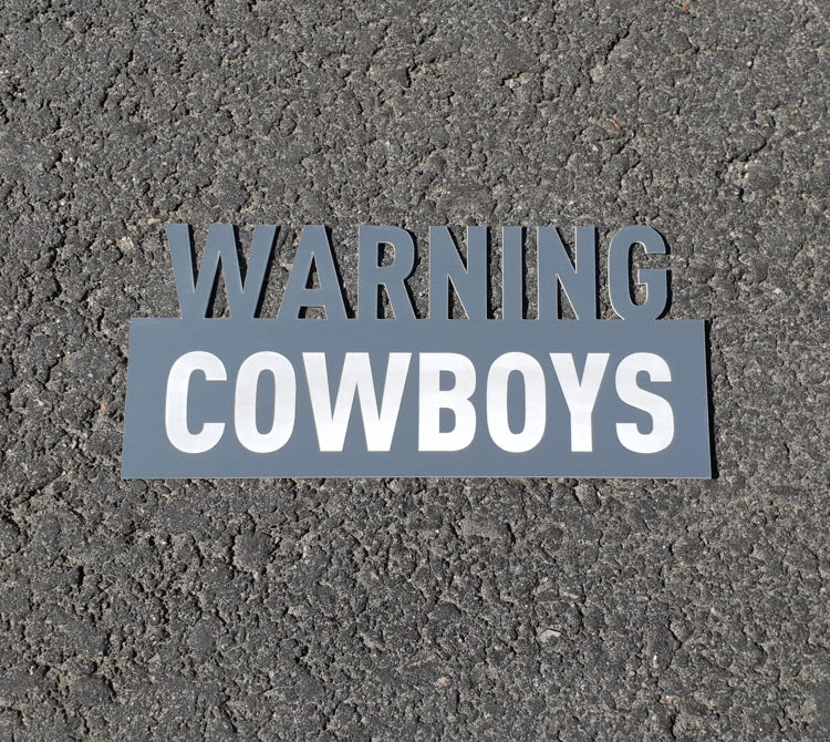 Bilde av Plastmerke Warning Cowboys 9x20cm